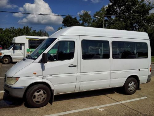 2002 sprinter 10 passenger very good condition!