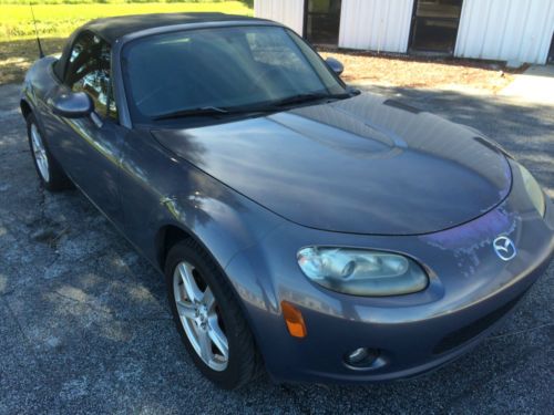 2006 mazda mx-5 miata convertible 2-door 2.0l