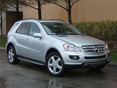 2006 mercedes benz 350 4matic, 18k mls!! , one owner.