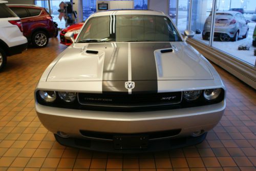 2009 dodge challenger srt8 coupe 2-door 6.1l only 3,609 miles!