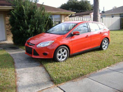 2013 ford focus red, 4 door hatchback