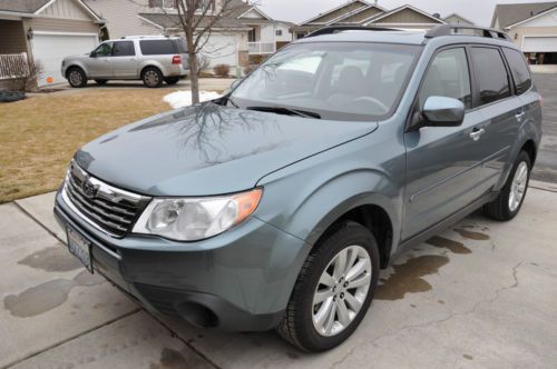 2011 subaru forester 2.5x premium (extra low mileage)