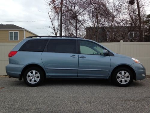 2008 toyota sienna xle ****no reserve****