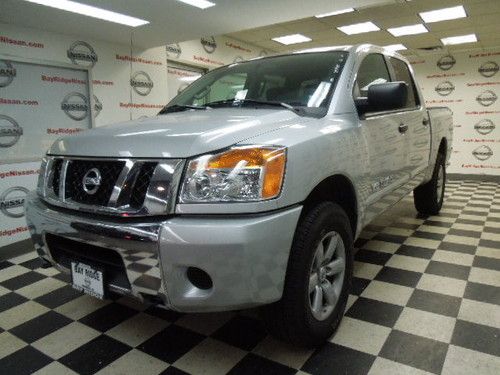 Nissan titan, 4x4, pick-up truck, silver on black, 4 wheel drive, low miles