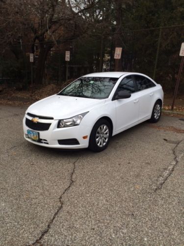 2011 chevrolet cruze ls sedan 4-door 1.8l