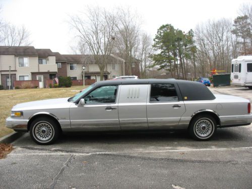 Lincoln town car limousine limo