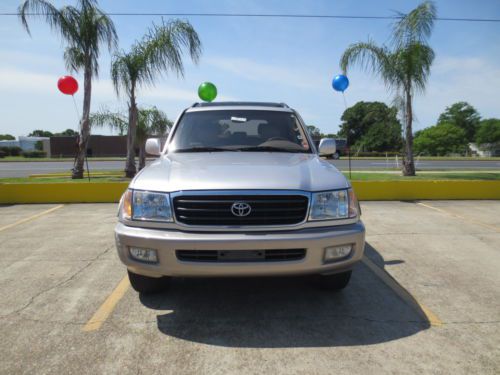 NO RESERVE - low miles, leather, CD changer, 3 row seating, sunroof, 4WD, AWD, image 2