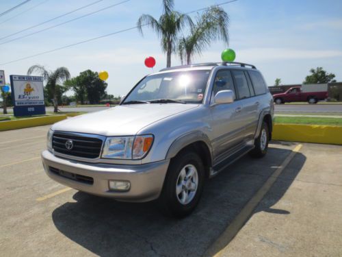 NO RESERVE - low miles, leather, CD changer, 3 row seating, sunroof, 4WD, AWD, image 3