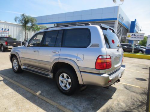 NO RESERVE - low miles, leather, CD changer, 3 row seating, sunroof, 4WD, AWD, image 5