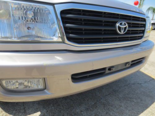 NO RESERVE - low miles, leather, CD changer, 3 row seating, sunroof, 4WD, AWD, image 10