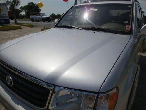 NO RESERVE - low miles, leather, CD changer, 3 row seating, sunroof, 4WD, AWD, image 13