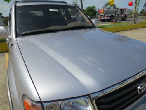 NO RESERVE - low miles, leather, CD changer, 3 row seating, sunroof, 4WD, AWD, image 14