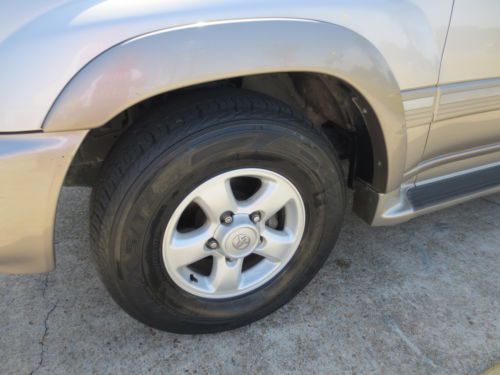 NO RESERVE - low miles, leather, CD changer, 3 row seating, sunroof, 4WD, AWD, image 17