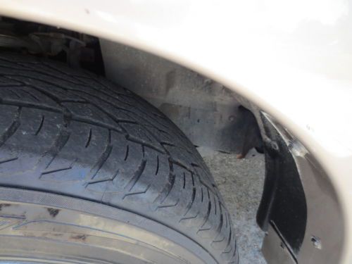 NO RESERVE - low miles, leather, CD changer, 3 row seating, sunroof, 4WD, AWD, image 18