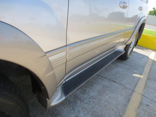 NO RESERVE - low miles, leather, CD changer, 3 row seating, sunroof, 4WD, AWD, image 20