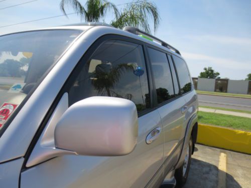 NO RESERVE - low miles, leather, CD changer, 3 row seating, sunroof, 4WD, AWD, image 21