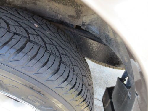 NO RESERVE - low miles, leather, CD changer, 3 row seating, sunroof, 4WD, AWD, image 23