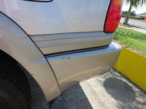 NO RESERVE - low miles, leather, CD changer, 3 row seating, sunroof, 4WD, AWD, image 25