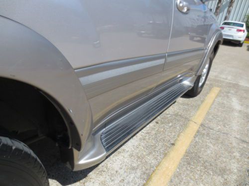 NO RESERVE - low miles, leather, CD changer, 3 row seating, sunroof, 4WD, AWD, image 31