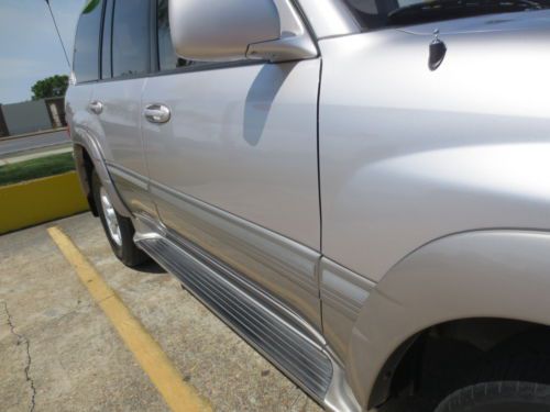 NO RESERVE - low miles, leather, CD changer, 3 row seating, sunroof, 4WD, AWD, image 33