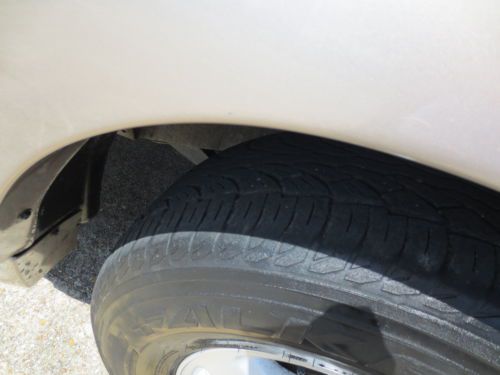 NO RESERVE - low miles, leather, CD changer, 3 row seating, sunroof, 4WD, AWD, image 35