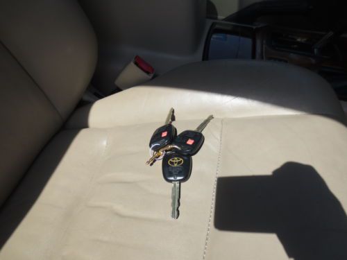 NO RESERVE - low miles, leather, CD changer, 3 row seating, sunroof, 4WD, AWD, image 41