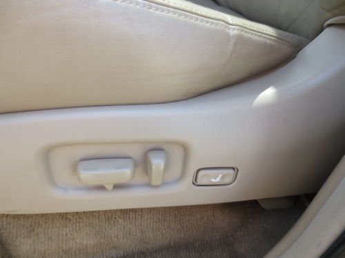 NO RESERVE - low miles, leather, CD changer, 3 row seating, sunroof, 4WD, AWD, image 47