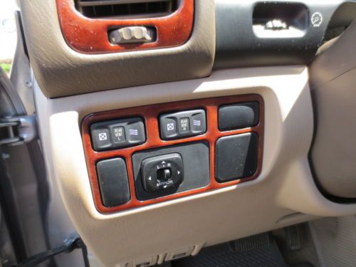 NO RESERVE - low miles, leather, CD changer, 3 row seating, sunroof, 4WD, AWD, image 50