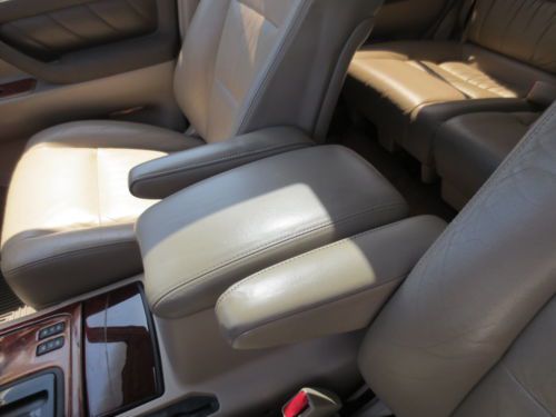 NO RESERVE - low miles, leather, CD changer, 3 row seating, sunroof, 4WD, AWD, image 53