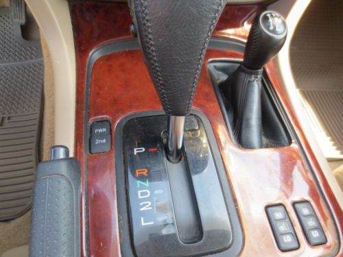 NO RESERVE - low miles, leather, CD changer, 3 row seating, sunroof, 4WD, AWD, image 58