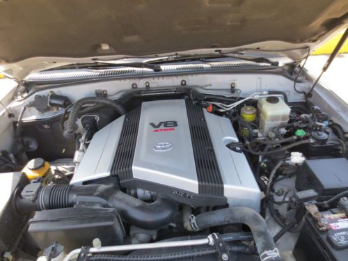 NO RESERVE - low miles, leather, CD changer, 3 row seating, sunroof, 4WD, AWD, image 71