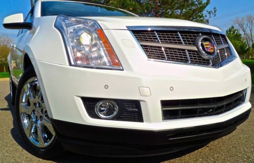 2012 cadillac srx/navigation/ panoramic roof/ rear camera/ dvd/ no reserve