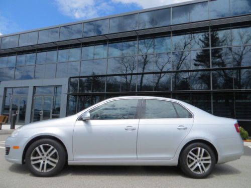 ONE OWNER 5 SPEED TDi DIESEL SMOKE FREE SUNROOF MICHELIN TIRES ALLOY WHEELS, image 6