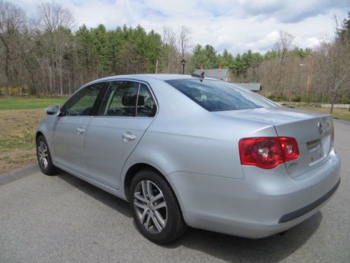 ONE OWNER 5 SPEED TDi DIESEL SMOKE FREE SUNROOF MICHELIN TIRES ALLOY WHEELS, image 8