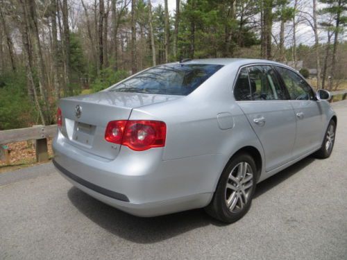 ONE OWNER 5 SPEED TDi DIESEL SMOKE FREE SUNROOF MICHELIN TIRES ALLOY WHEELS, image 9
