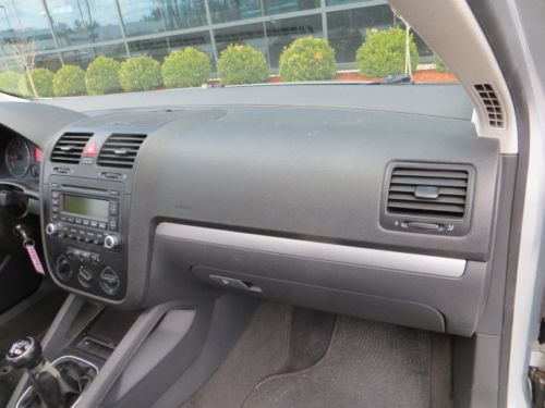 ONE OWNER 5 SPEED TDi DIESEL SMOKE FREE SUNROOF MICHELIN TIRES ALLOY WHEELS, image 17