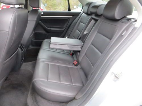 ONE OWNER 5 SPEED TDi DIESEL SMOKE FREE SUNROOF MICHELIN TIRES ALLOY WHEELS, image 28