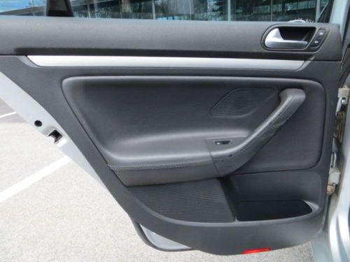 ONE OWNER 5 SPEED TDi DIESEL SMOKE FREE SUNROOF MICHELIN TIRES ALLOY WHEELS, image 37