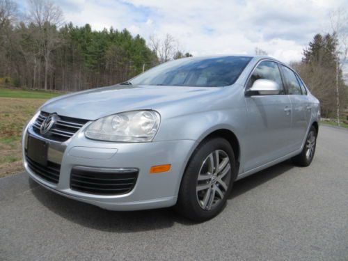 ONE OWNER 5 SPEED TDi DIESEL SMOKE FREE SUNROOF MICHELIN TIRES ALLOY WHEELS, image 39