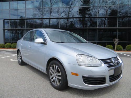 ONE OWNER 5 SPEED TDi DIESEL SMOKE FREE SUNROOF MICHELIN TIRES ALLOY WHEELS, image 40