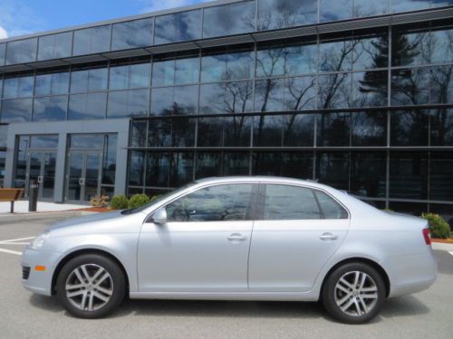 ONE OWNER 5 SPEED TDi DIESEL SMOKE FREE SUNROOF MICHELIN TIRES ALLOY WHEELS, image 41