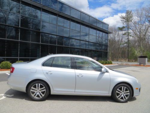 ONE OWNER 5 SPEED TDi DIESEL SMOKE FREE SUNROOF MICHELIN TIRES ALLOY WHEELS, image 42
