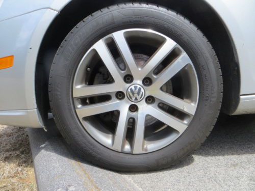 ONE OWNER 5 SPEED TDi DIESEL SMOKE FREE SUNROOF MICHELIN TIRES ALLOY WHEELS, image 45