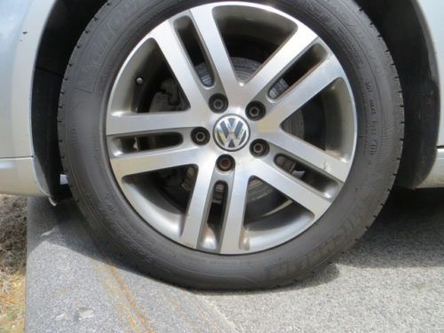 ONE OWNER 5 SPEED TDi DIESEL SMOKE FREE SUNROOF MICHELIN TIRES ALLOY WHEELS, image 46