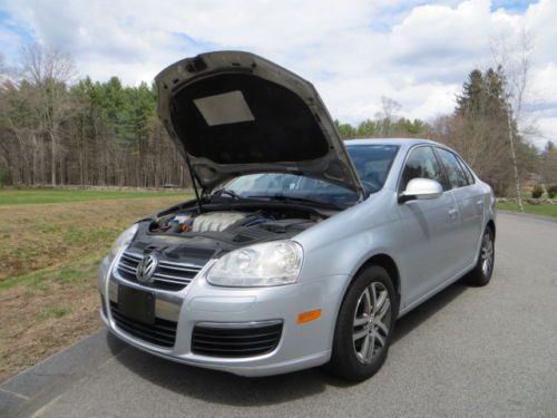 ONE OWNER 5 SPEED TDi DIESEL SMOKE FREE SUNROOF MICHELIN TIRES ALLOY WHEELS, image 56