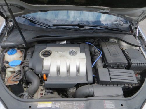 ONE OWNER 5 SPEED TDi DIESEL SMOKE FREE SUNROOF MICHELIN TIRES ALLOY WHEELS, image 58