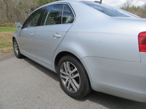 ONE OWNER 5 SPEED TDi DIESEL SMOKE FREE SUNROOF MICHELIN TIRES ALLOY WHEELS, image 64