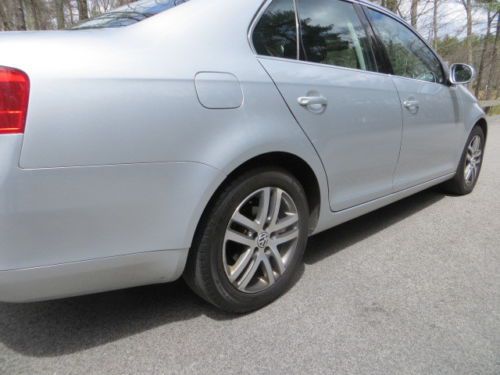 ONE OWNER 5 SPEED TDi DIESEL SMOKE FREE SUNROOF MICHELIN TIRES ALLOY WHEELS, image 65