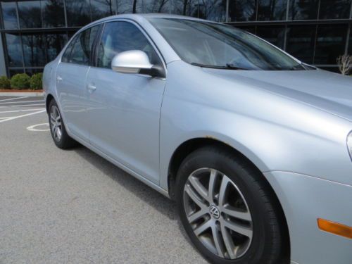 ONE OWNER 5 SPEED TDi DIESEL SMOKE FREE SUNROOF MICHELIN TIRES ALLOY WHEELS, image 68