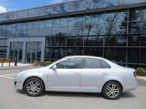 ONE OWNER 5 SPEED TDi DIESEL SMOKE FREE SUNROOF MICHELIN TIRES ALLOY WHEELS, image 84